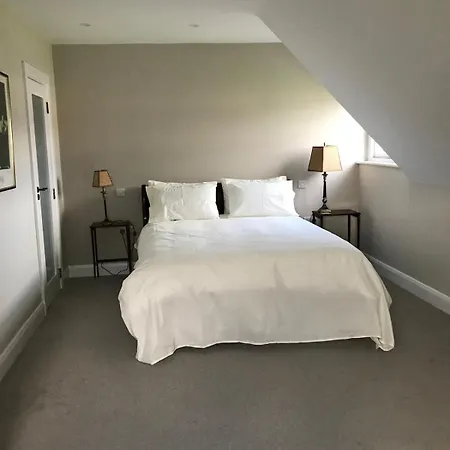Luxury In The Centre Of Village 펜션 어데어